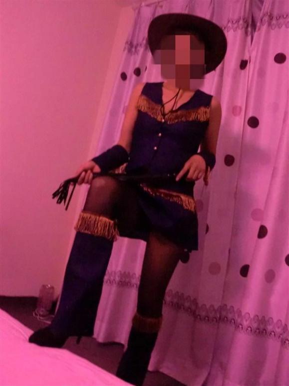 �ع�˿�������ɫ����