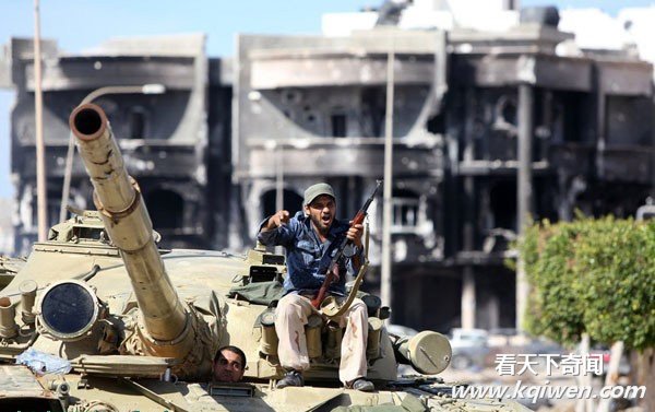 �����ƶ���������ķ��Ϊ׳�� ����ǰ�����侲(��ͼ)